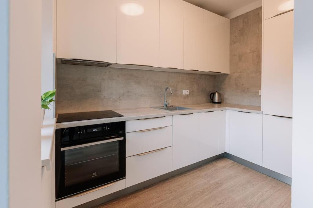 Stylish Apartment Retreat Bratislava Exterior photo